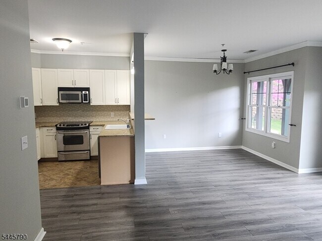 Photo - 10-12 Maple Cres Unit 13