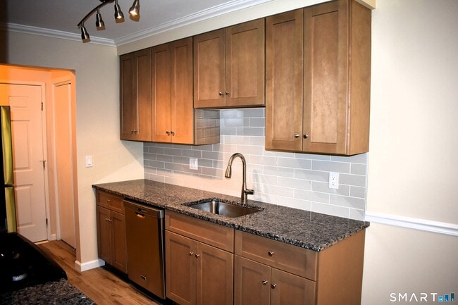 24 Teresa Pl Unit 24