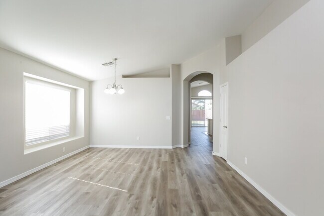 Photo - 1105 E Blackhawk Dr