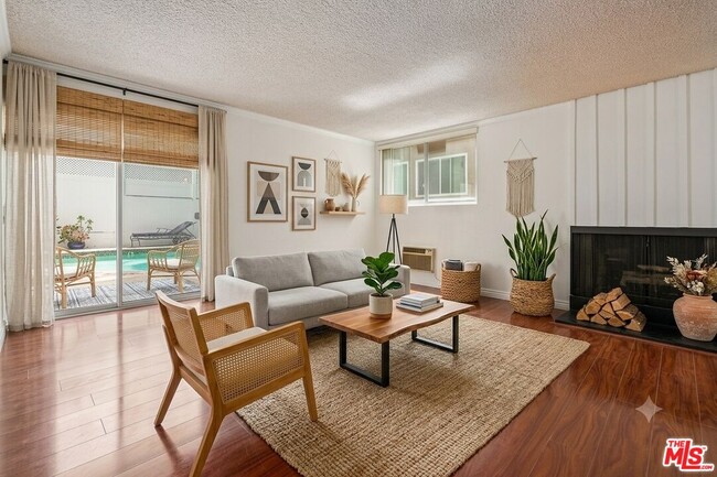 Building Photo - 530 S Barrington Ave Unit 110