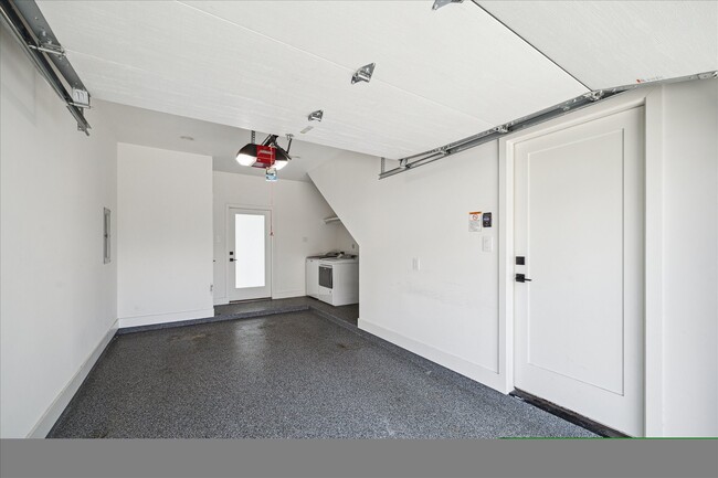 Building Photo - 1015 E 27th St Rental