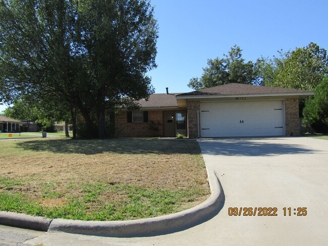 Building Photo - Crosby Park Area!