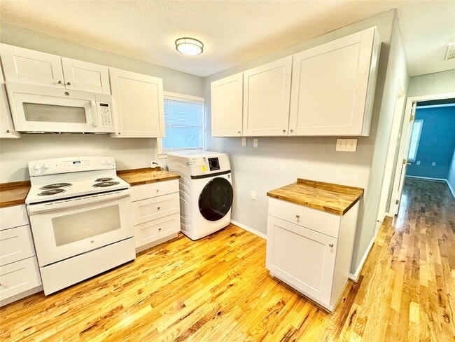 Photo - 6203 Heards Ln