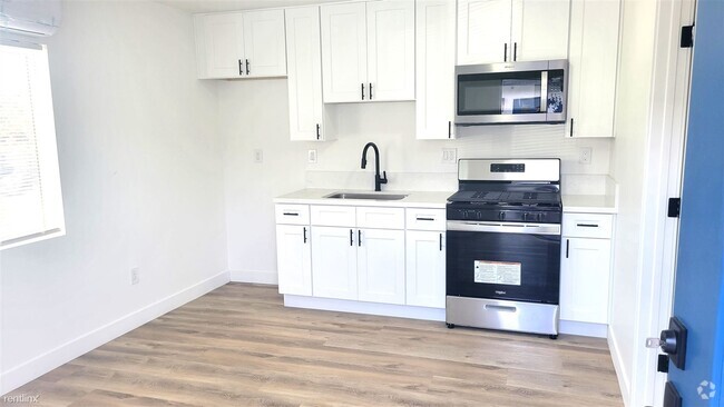 Building Photo - 1 br, 1 bath Triplex - 1830 Newton Avenue ... Rental