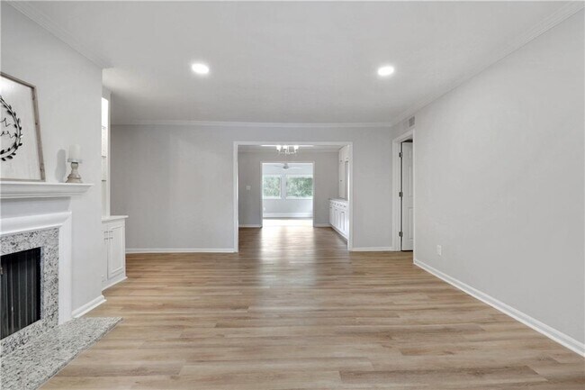 Photo - 60 Chaumont Square NW