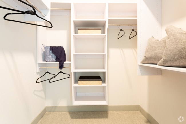 2BR,2BA - 1268SF - B3 - CLOSET