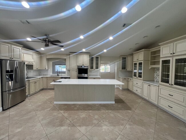 Photo - 114 N Tymber Creek Rd