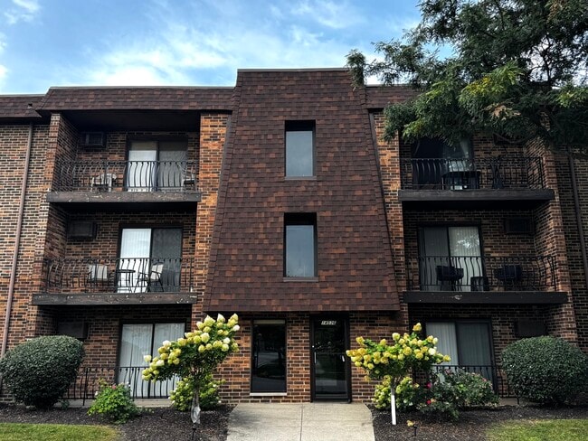Building Photo - 14536 S Muskegon Ave Unit 3D Rental