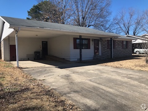 Building Photo - 18 Sundale Cir Rental