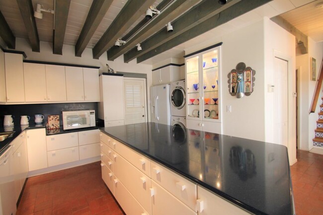Building Photo - 318 San Pasquale Ave NW Rental