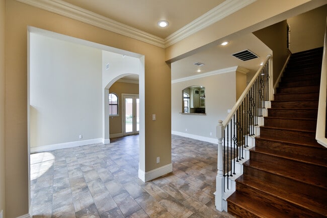 Photo - 2921 Normah St