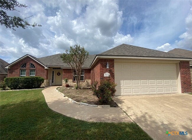 Building Photo - 5704 Meadow Wood Dr