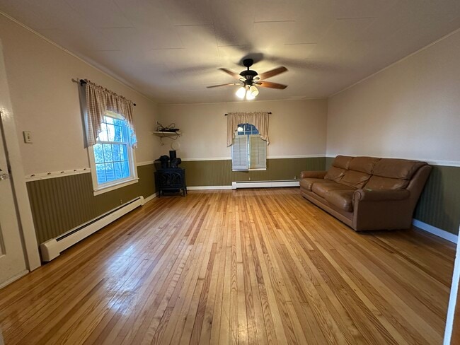 Photo - 4 Maple Ave Unit 4 maple abe