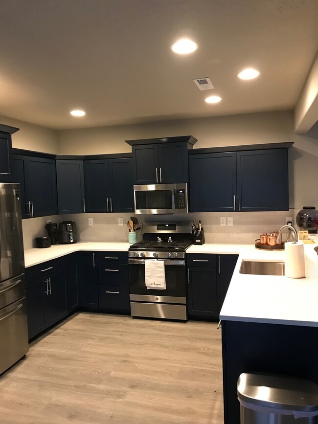 Kitchen - 616 N Willitts St
