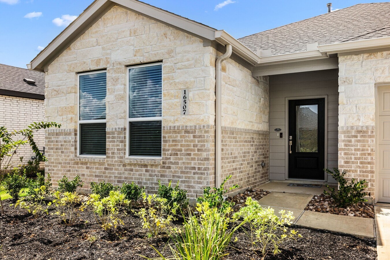 Photo - 16507 Mesquite Fld Dr