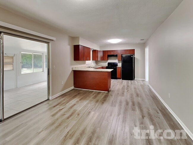 Photo - 604 Barkfield Loop