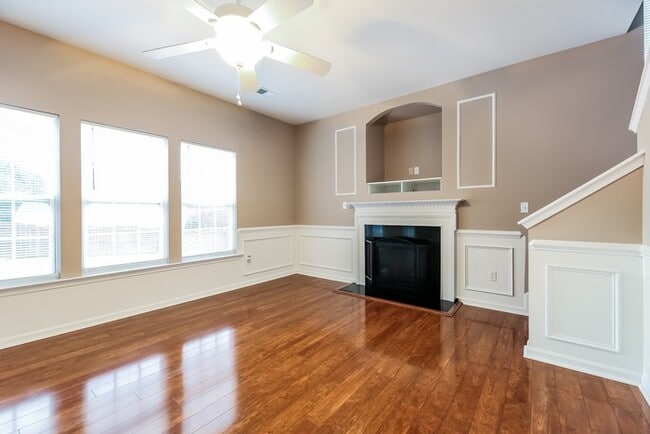 Photo - 400 Middleshare Dr