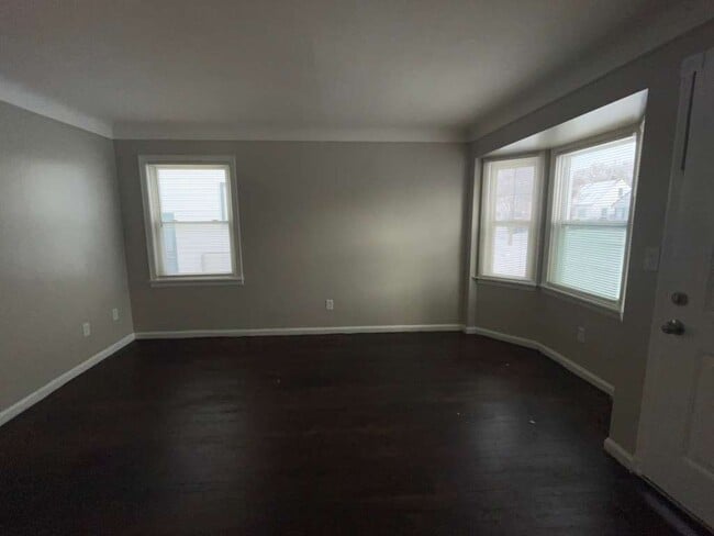 Photo - 7701 Vaughan St