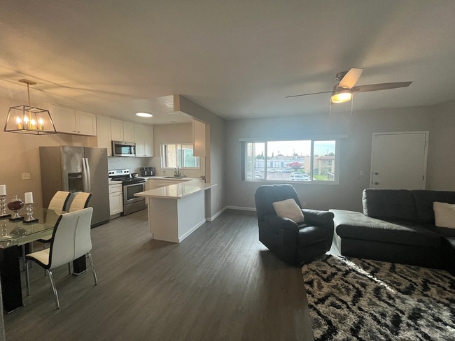 Photo - 1821 E 17th St Unidad 6