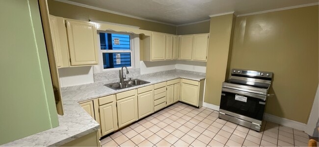 Photo - 1605 Church Ave SE