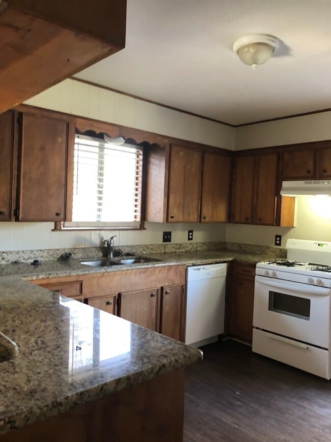 Photo - 1003 Holleman Dr