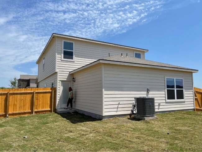 Photo - 704 Shoal Crk