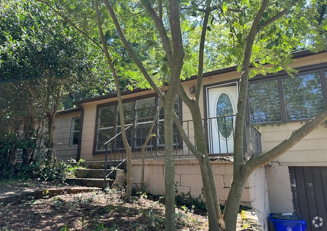 Building Photo - 4 bedroom/2 bathroom house in Florence, ju...