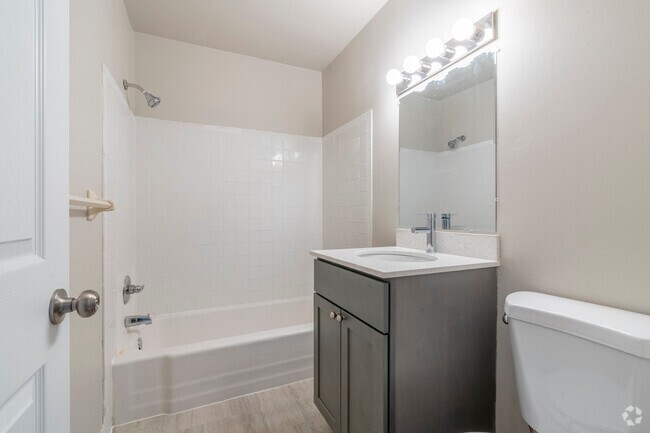 Douglas Drive Terrace - Bathroom 1BR, 1BA - 750SF - Bathroom