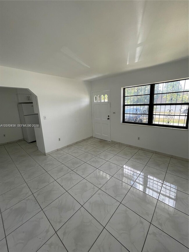 Photo - 505 NE 142nd St Unidad A
