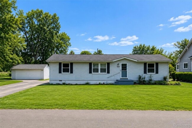 Photo - 15060 Michael St