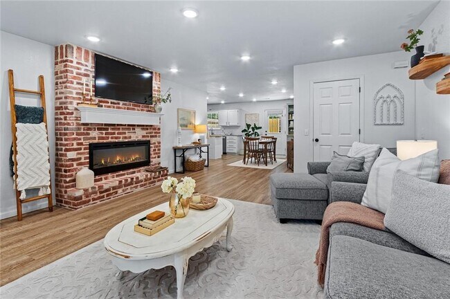 Photo - 800 E Kara Ln Townhome