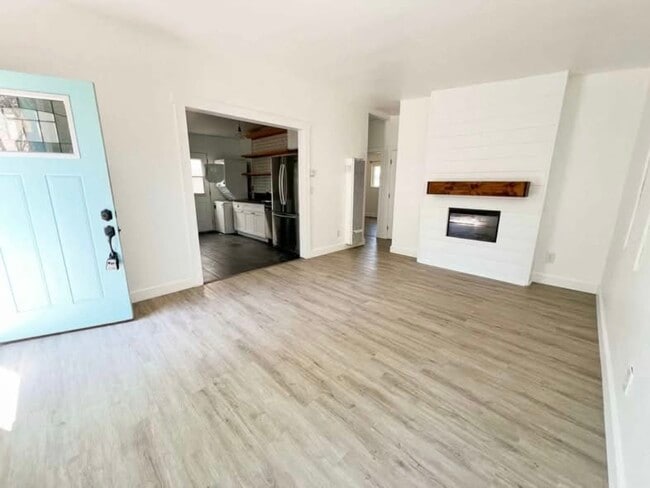 1068 10th St Unit 1