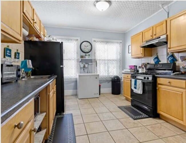 Building Photo - 163 S Whitney St Unit 2S