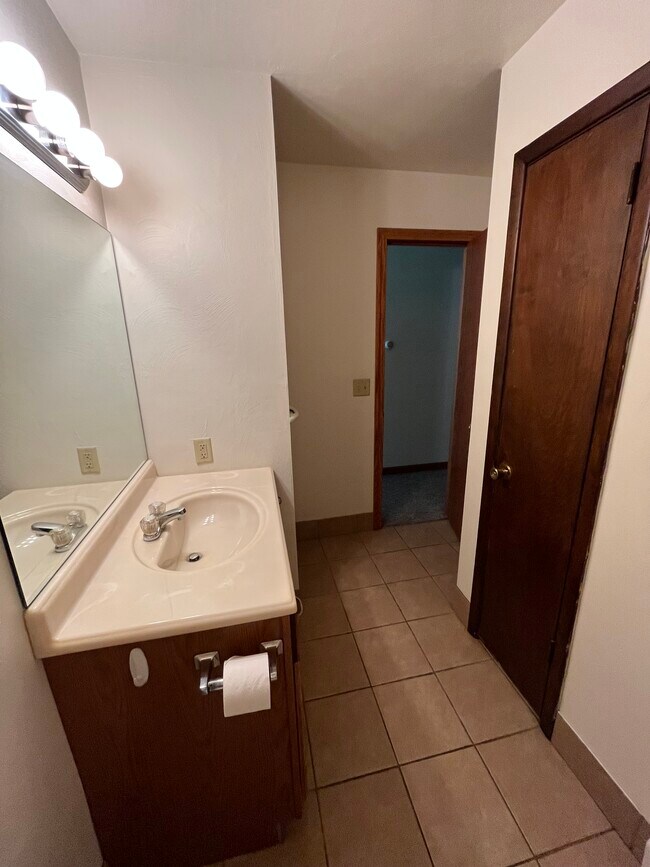 1994 Mathews Rd Apartments For Rent in Youngstown, OH