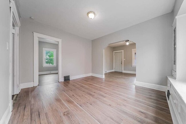 Building Photo - 3484 W 58th St Unit Up
