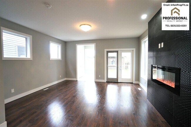 Photo - 9812 159 St NW