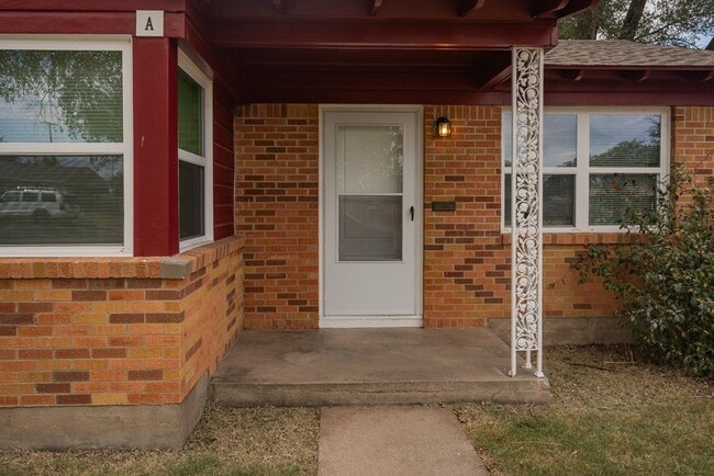 Building Photo - 2814 Duncan Dr Unit 2814 Duncan #A