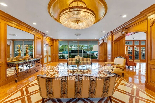 Building Photo - 700 Biltmore Way Unit 304