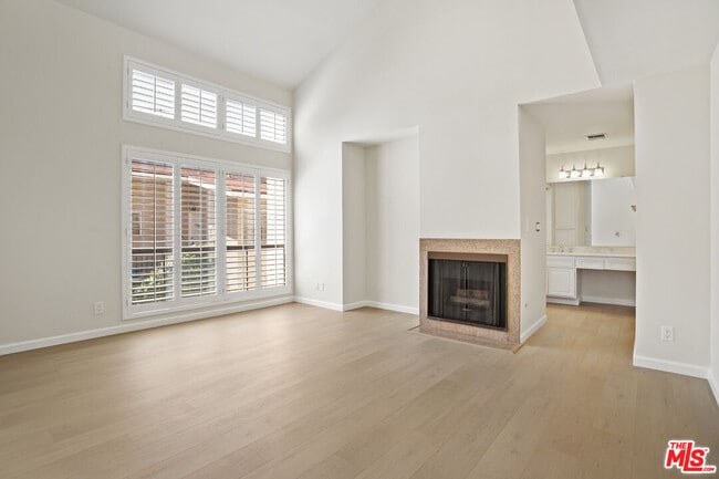 Building Photo - 1825 Westholme Ave Unit 2