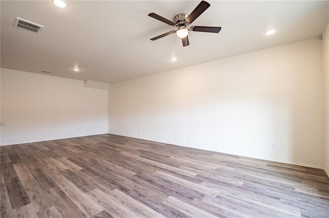 Photo - 931 S Rupple Rd