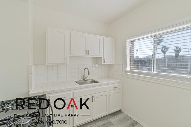 Photo - Welcoming Studio with Large Windows, Hardw... Unit 311