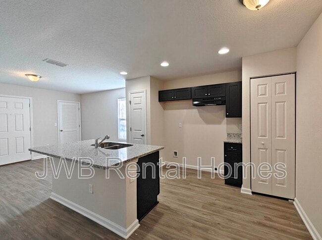 Photo - 706 Phelps St