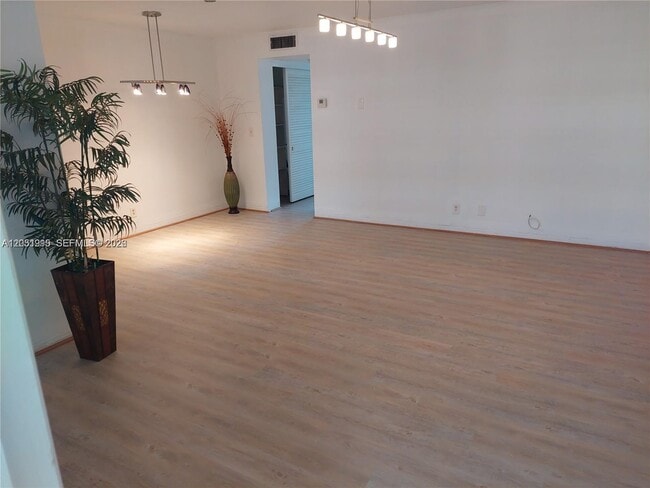 Photo - 180 12 Unit 15c