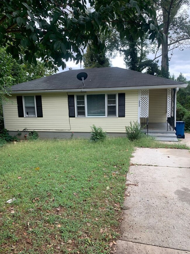 Building Photo - COMING SOON 3 Bed 1 bath Rental