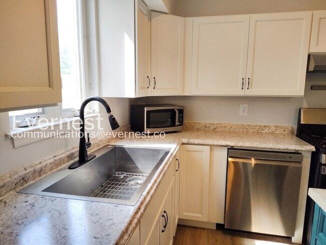 Photo - 217 E 5th St