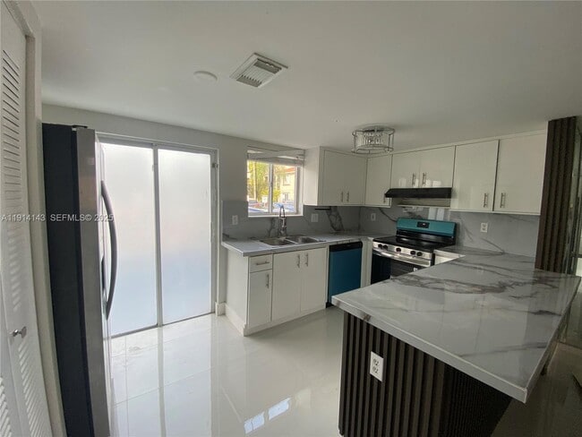 Photo - 431 NW 82nd Ave Unidad 903