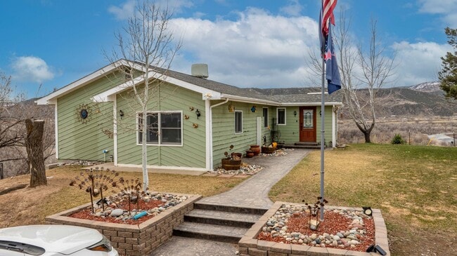 Enjoy Modern Comfort in This Beautiful Home! - Enjoy Modern Comfort in This Beautiful Home!