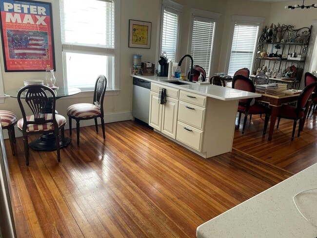 Photo - 866 South St