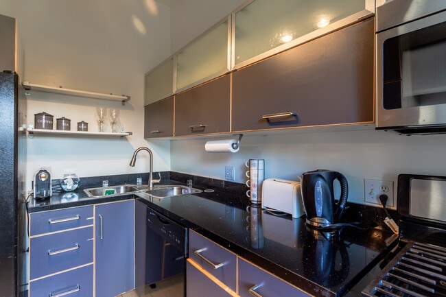 Fregadero doble - 1466 S Canfield Ave Unidad 4