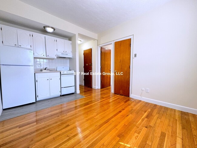 Building Photo - 164 N Beacon St Unit 23